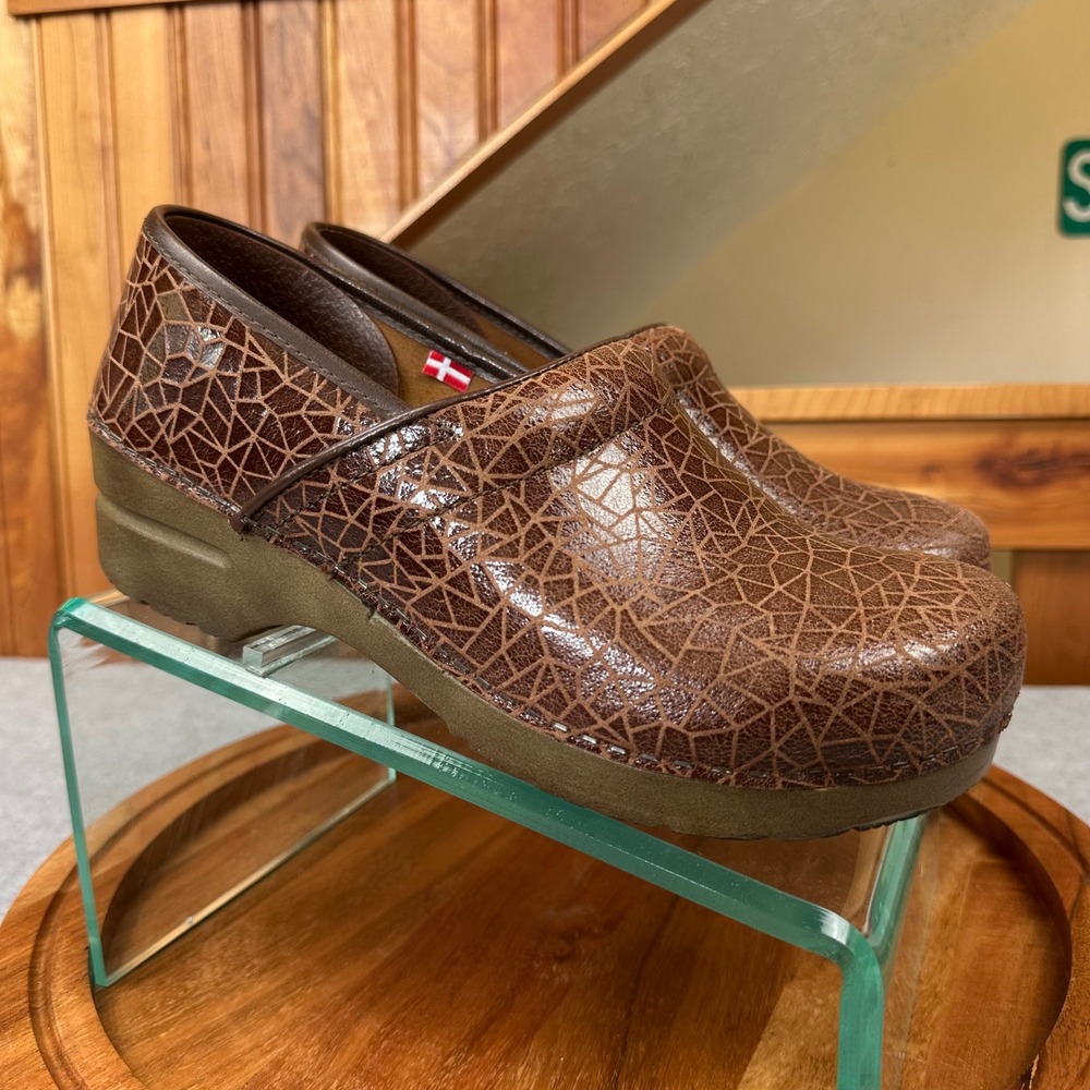 Sanita Professional Brown Mosaic Patent Leather Clogs Womens 40 Danish Design
